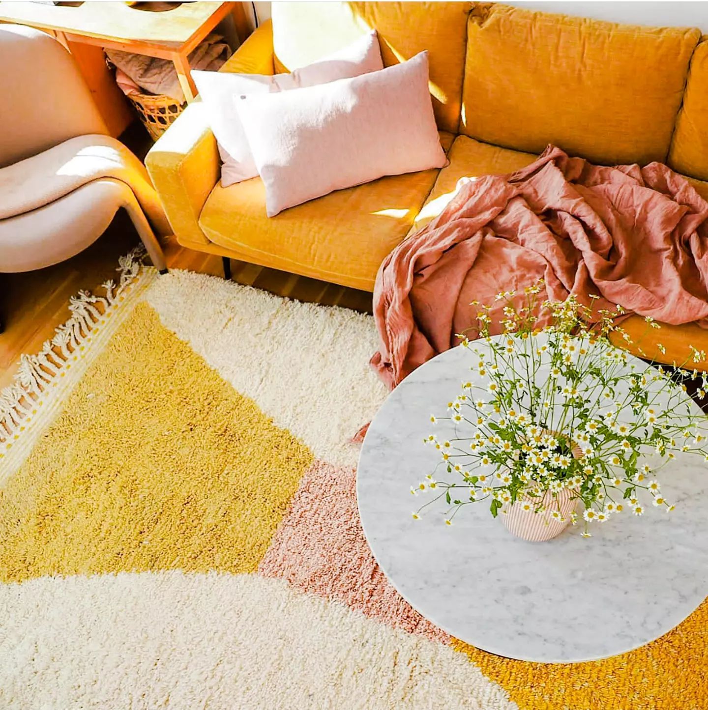 View of 10 ways mix Moroccan rugs into a modern interior – berberorugs