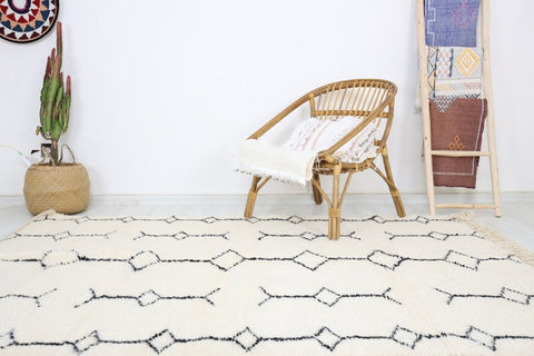 Lunja Beni Ourain Rug 4'9" x 7'4" Lunja Beni Ourain Rug 4'9" x 7'4"