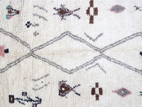 Tumsilt Moroccan Rug 4'1" x 8'2" Tumsilt Moroccan Rug 4'1" x 8'2"