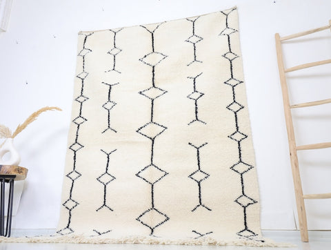 Lunja Beni Ourain Rug 4'9" x 7'4" Lunja Beni Ourain Rug 4'9" x 7'4"
