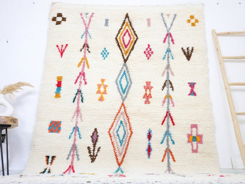 Tiziri Moroccan Rug 5'5" x 8'5" Tiziri Moroccan Rug 5'5" x 8'5"