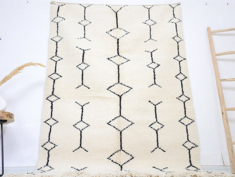 Lunja Beni Ourain Rug 4'9" x 7'4" Lunja Beni Ourain Rug 4'9" x 7'4"