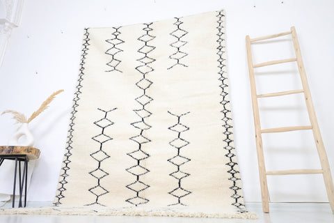 Ghnima Beni Ourain Rug 5'0" x 7'8" Ghnima Beni Ourain Rug 5'0" x 7'8"