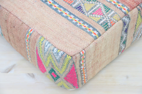 Tajdidt Moroccan pouf