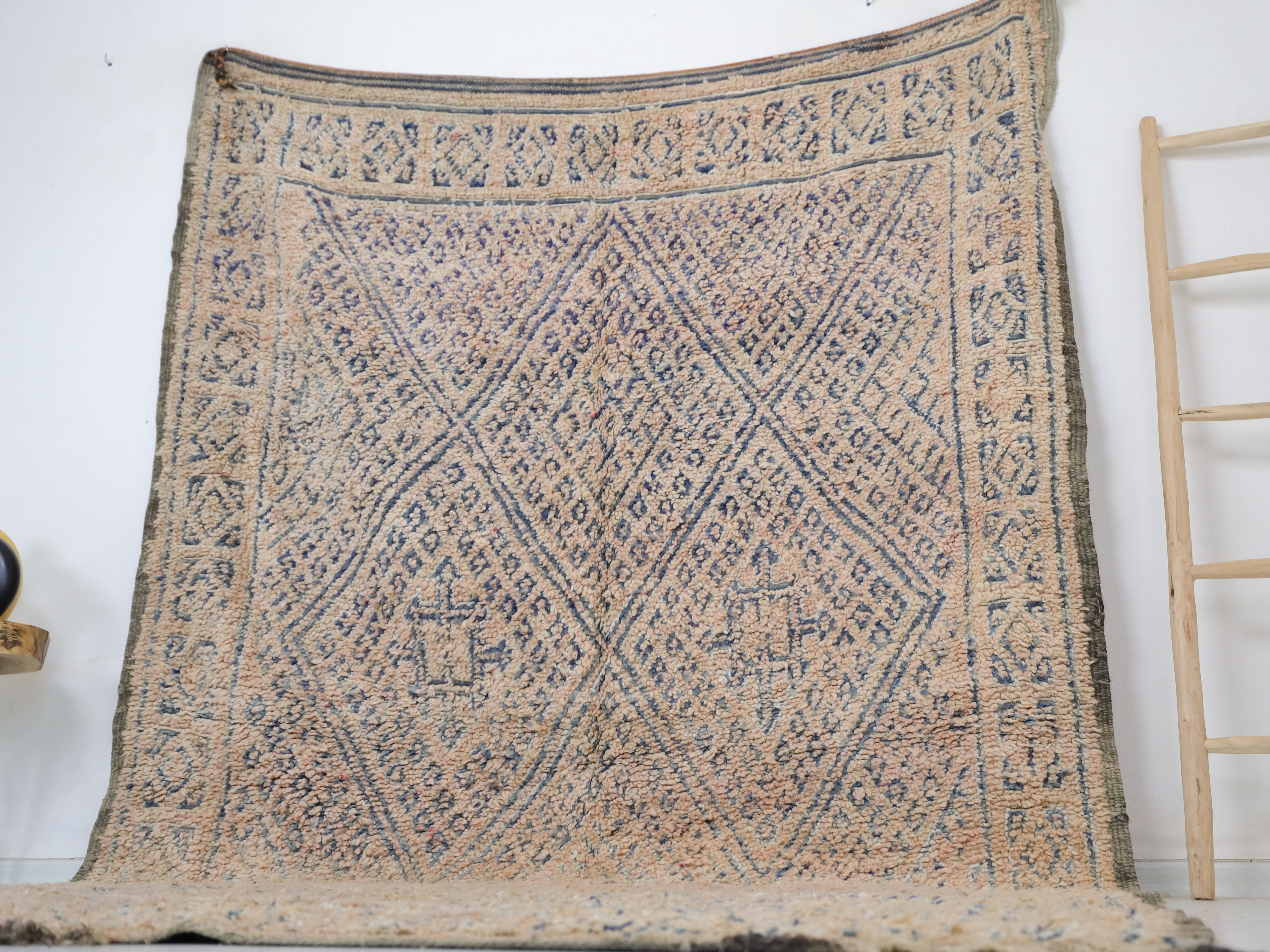 Chalmid Vintage Moroccan Rug 6,6" x 10,1"