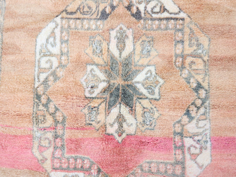 Amanar Vintage Moroccan Rug 6'7" x 9'5"