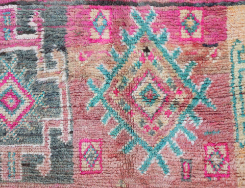 Issafen Vintage Moroccan Rug 5'9" x 10'4"