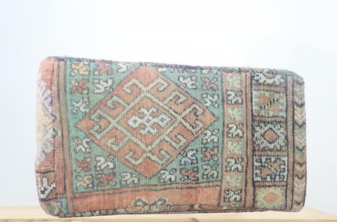 Yerfam Moroccan pouf