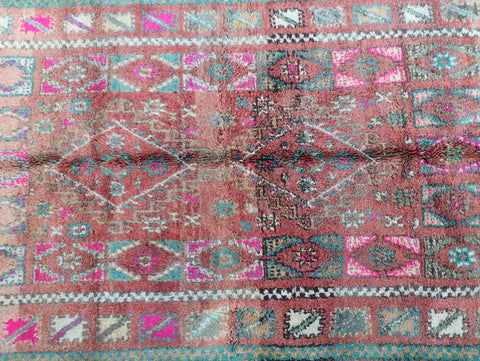 Amanar Vintage Moroccan Rug 5'8" x 9'7"