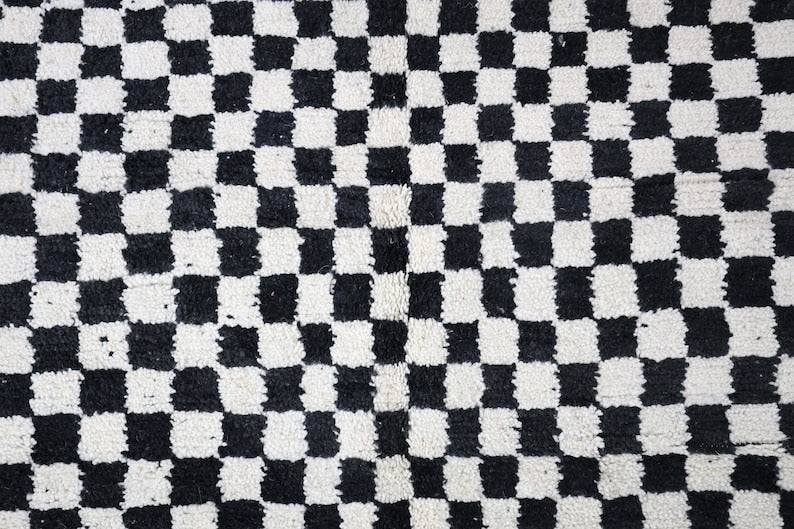 Tamazight Moroccan Checkered Rug 5'6" x 8'3"